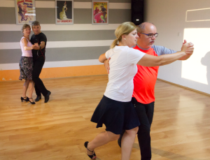 Přečtete si více ze článku Taneční skupina dospělých tanečních párů II. – pokročilí
