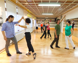 Přečtete si více ze článku Taneční kurz pro manželské a jiné páry – začátečníci